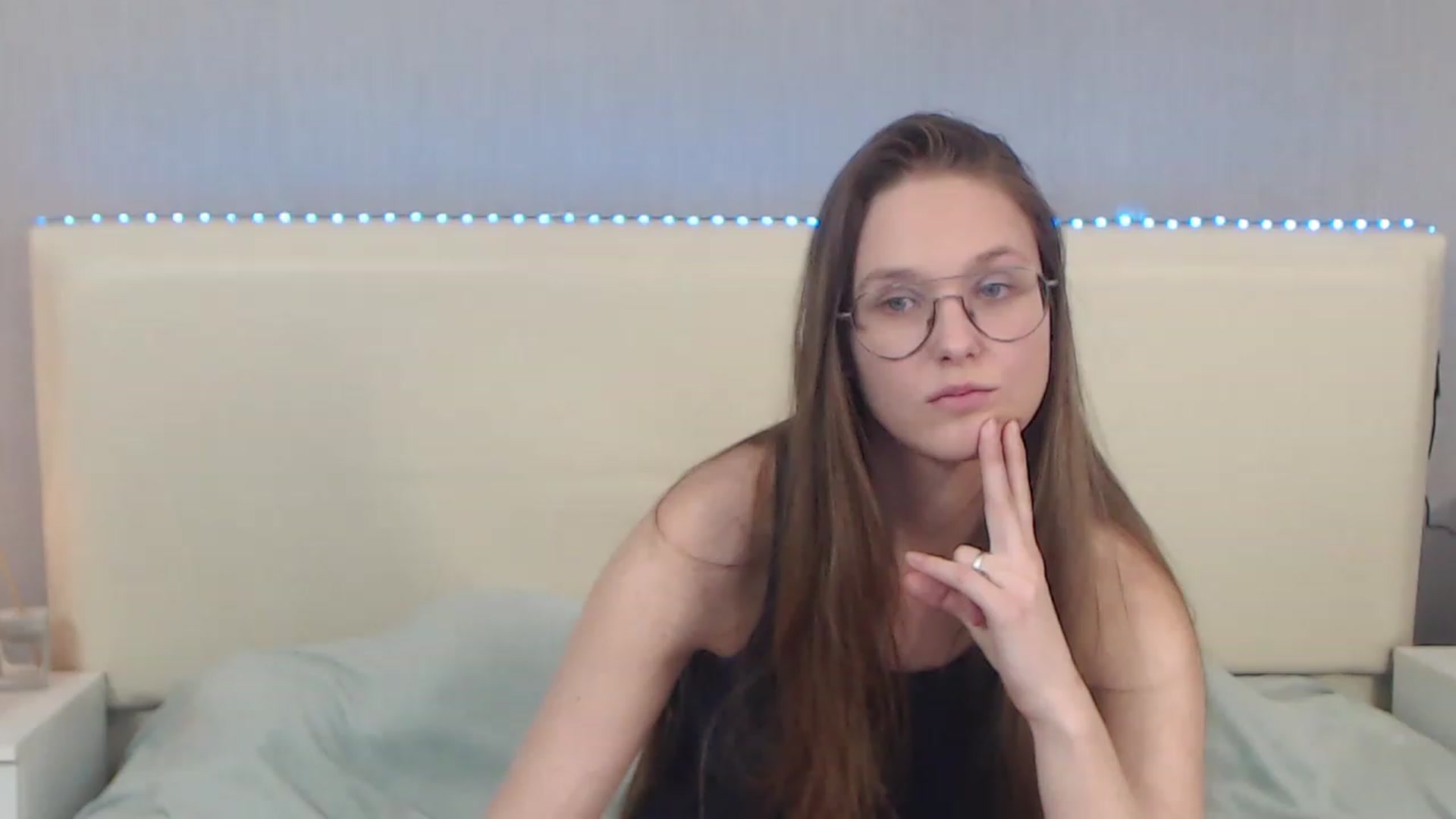 Gallery image thumbnail from JenifferLux's myfreecams stream on, 12/03/2022, 19:17 image 6 of 20
