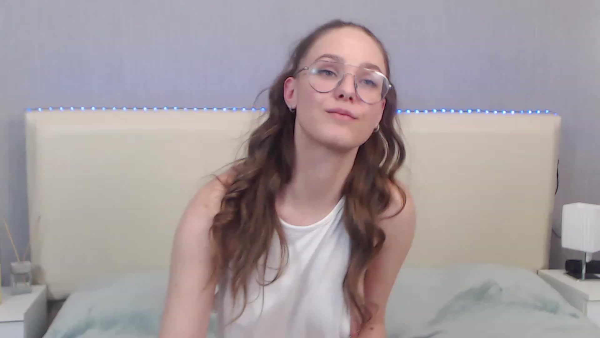 Gallery image thumbnail from JenifferLux's myfreecams stream on, 12/09/2022, 17:02 image 1 of 20