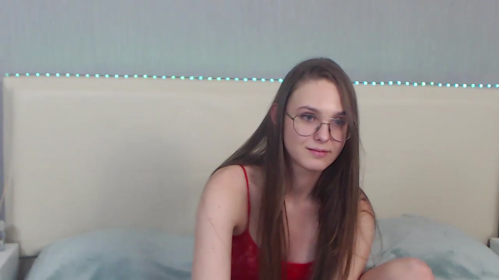 Gallery image thumbnail from JenifferLux's myfreecams stream on, 12/10/2022, 18:54 image 8 of 20