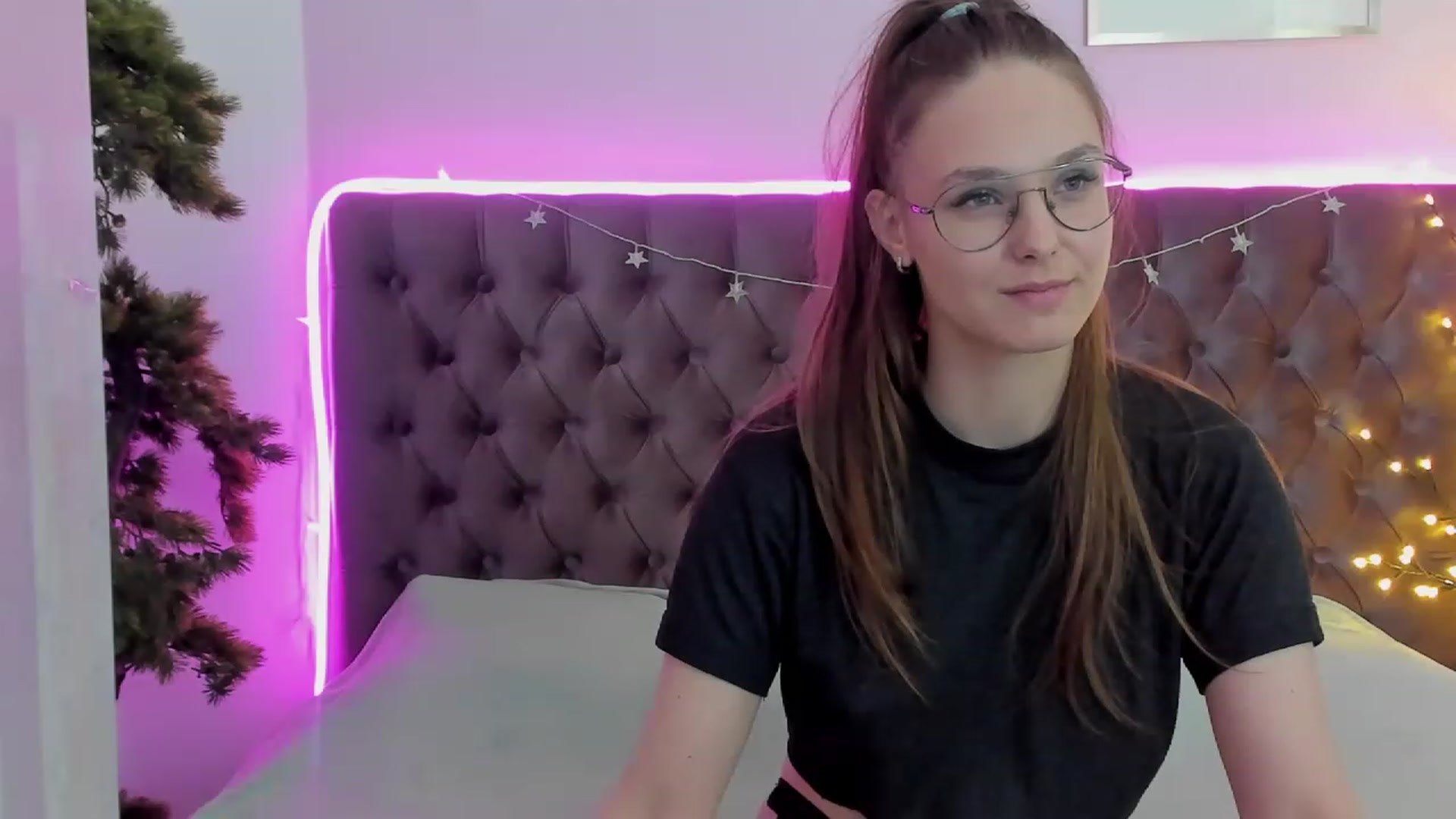 Gallery image thumbnail from JenifferLux's myfreecams stream on, 01/29/2023, 11:37 image 17 of 20