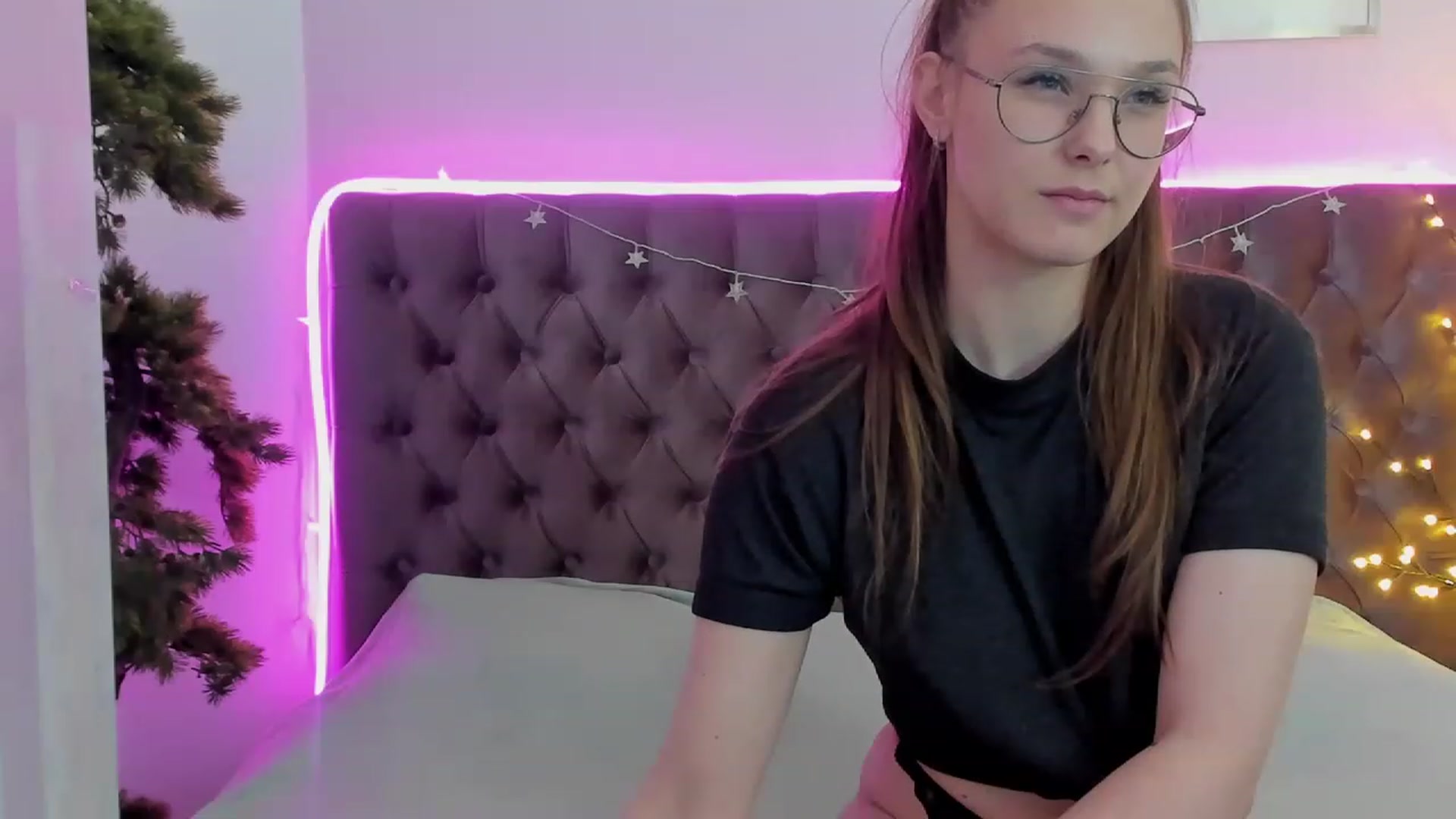 Gallery image thumbnail from JenifferLux's myfreecams stream on, 01/29/2023, 11:37 image 20 of 20