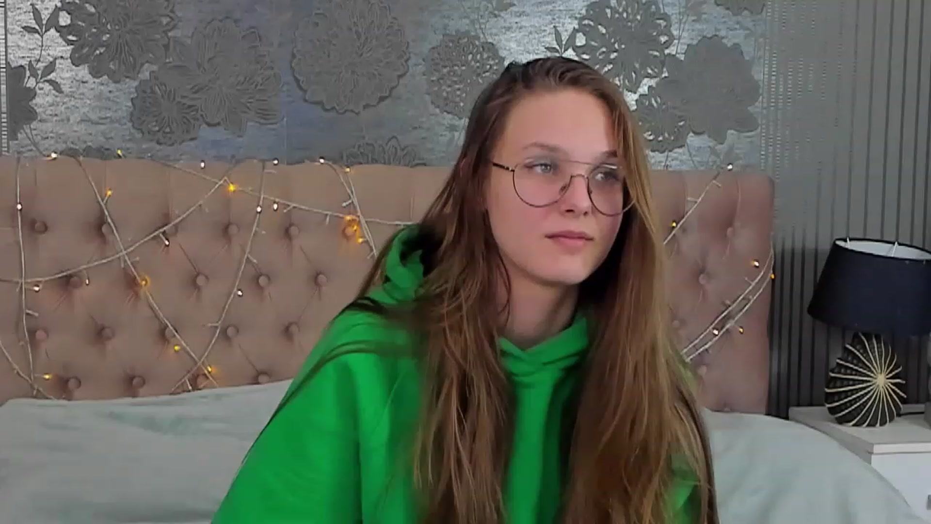 Gallery image thumbnail from JenifferLux's myfreecams stream on, 02/05/2023, 10:20 image 19 of 20