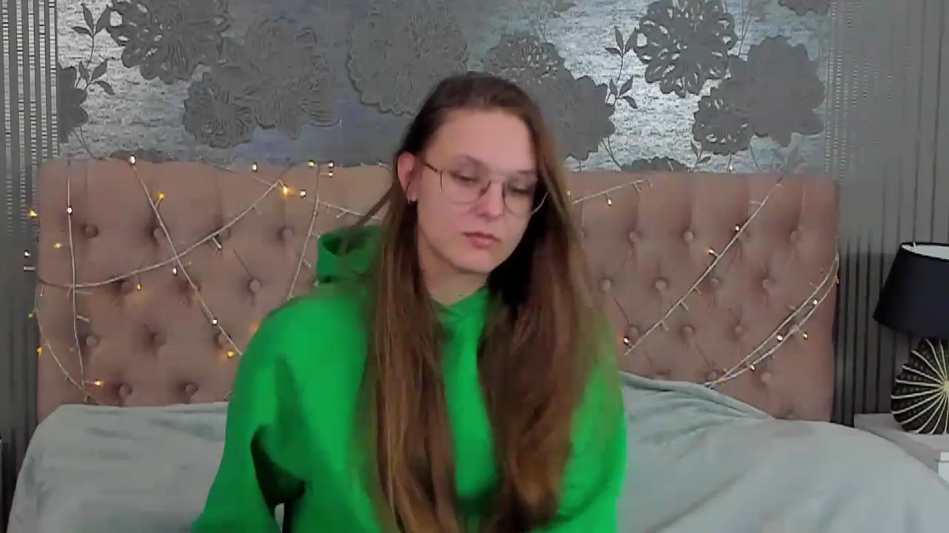 Gallery image thumbnail from JenifferLux's myfreecams stream on, 02/05/2023, 10:20 image 4 of 20
