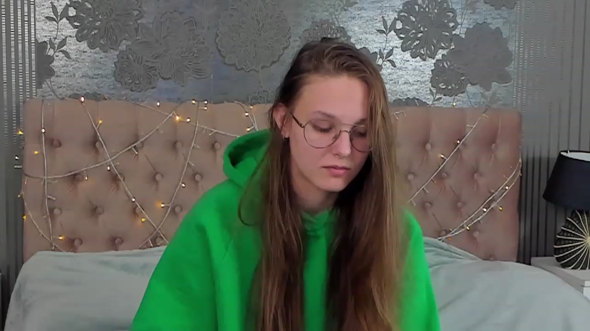Gallery image thumbnail from JenifferLux's myfreecams stream on, 02/05/2023, 10:20 image 8 of 20