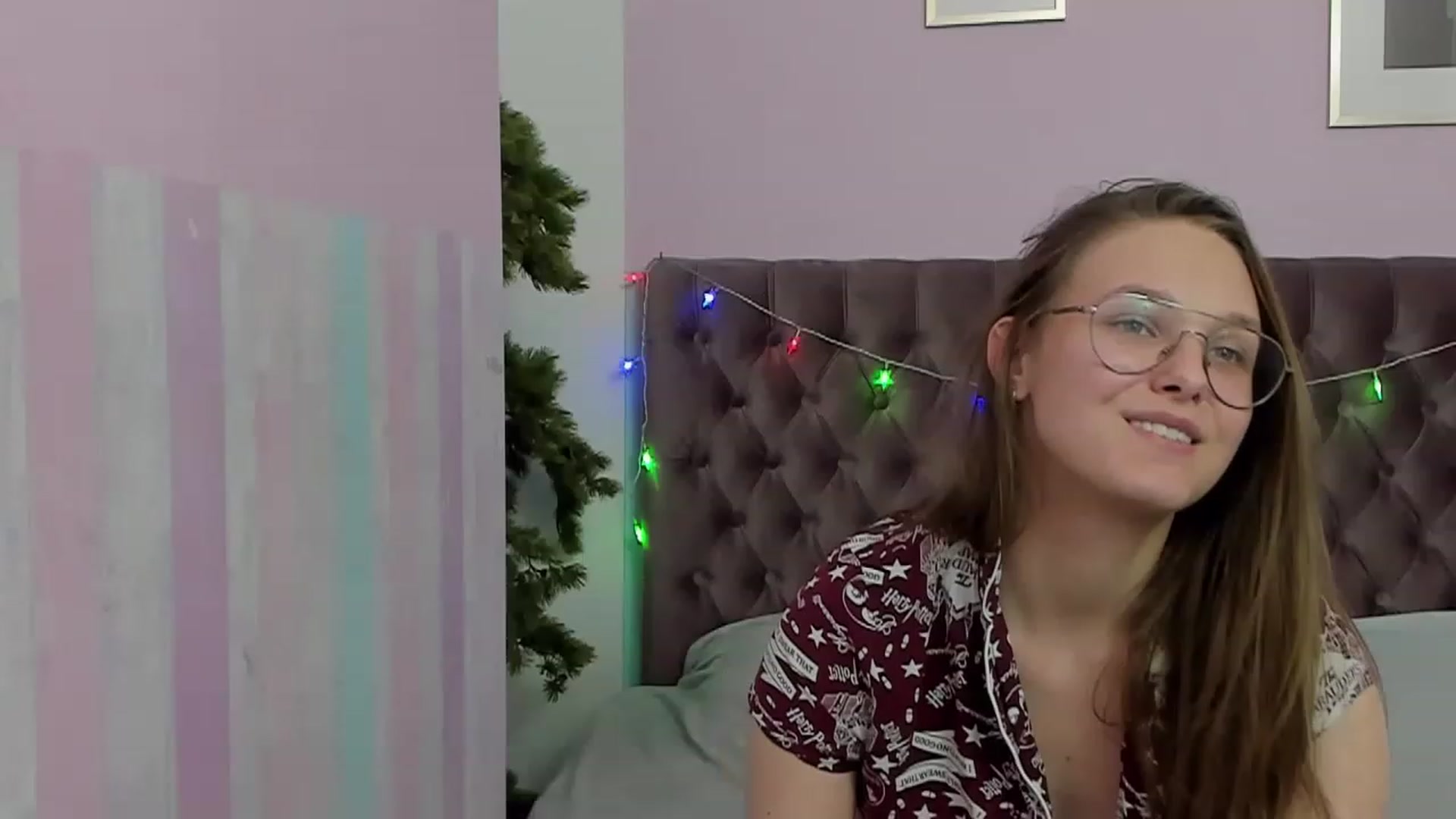 Gallery image thumbnail from JenifferLux's myfreecams stream on, 03/03/2023, 18:49 image 6 of 20