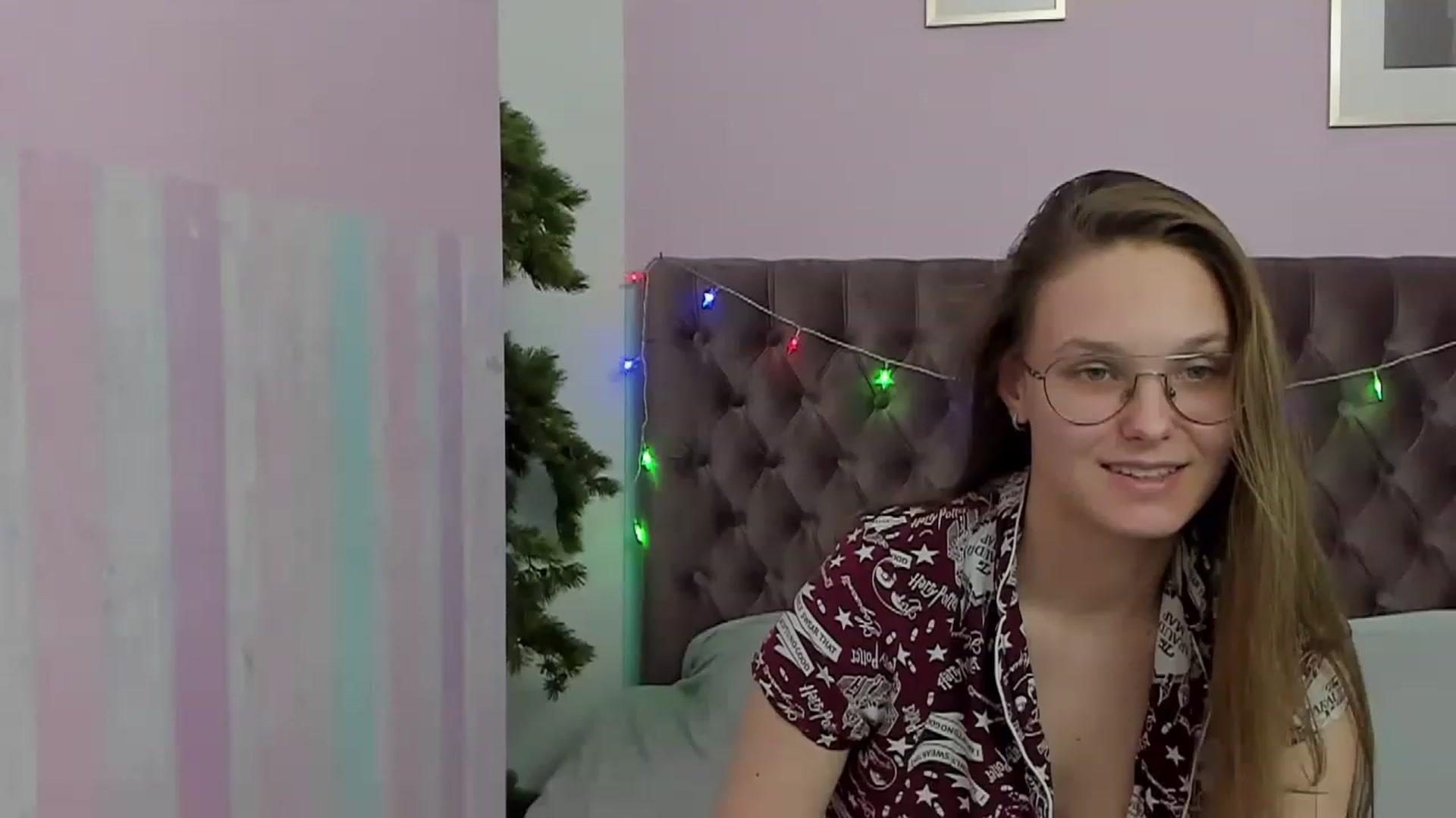 Gallery image thumbnail from JenifferLux's myfreecams stream on, 03/03/2023, 18:49 image 19 of 20