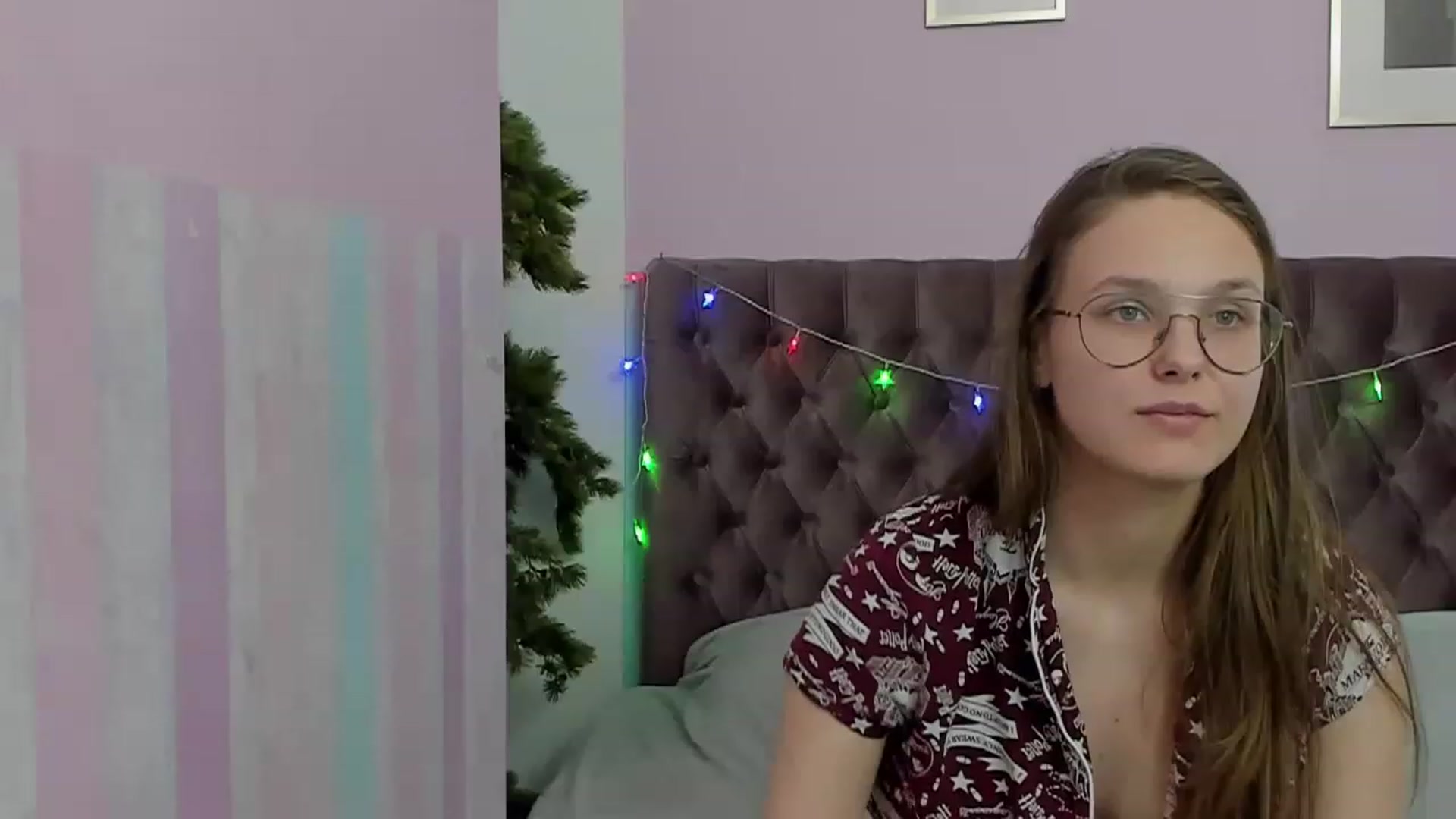 Gallery image thumbnail from JenifferLux's myfreecams stream on, 03/03/2023, 18:49 image 3 of 20