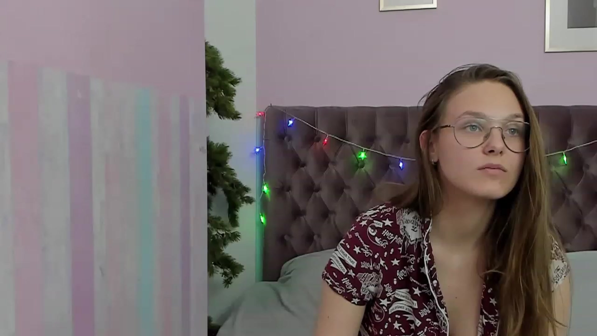 Gallery image thumbnail from JenifferLux's myfreecams stream on, 03/03/2023, 18:49 image 5 of 20
