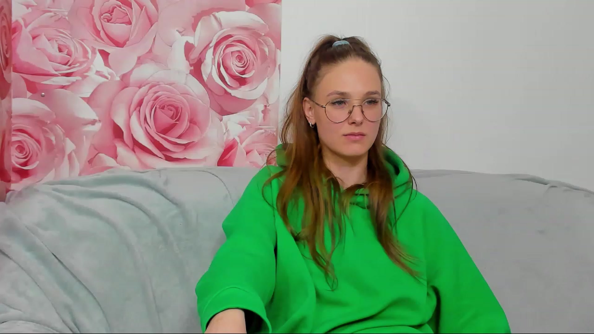 Gallery image thumbnail from JenifferLux's myfreecams stream on, 03/30/2023, 17:56 image 17 of 20
