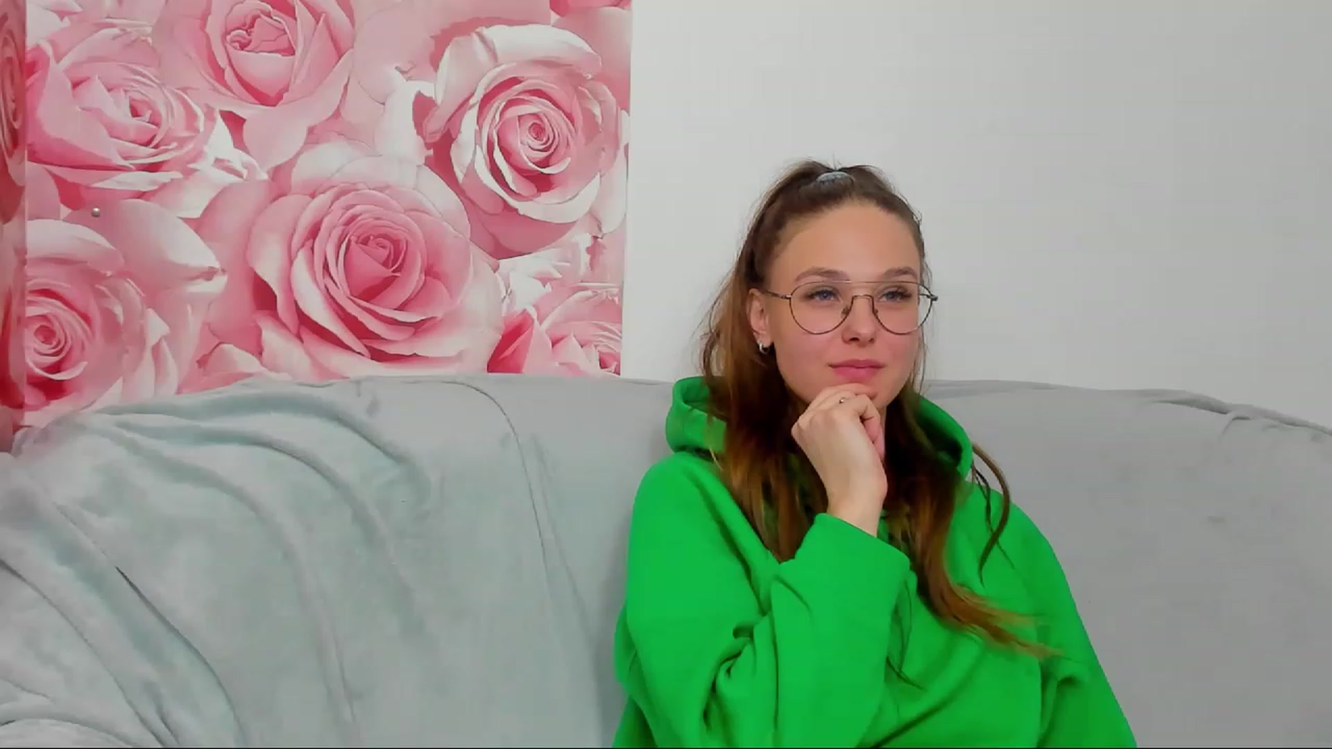 Gallery image thumbnail from JenifferLux's myfreecams stream on, 03/30/2023, 17:56 image 16 of 20