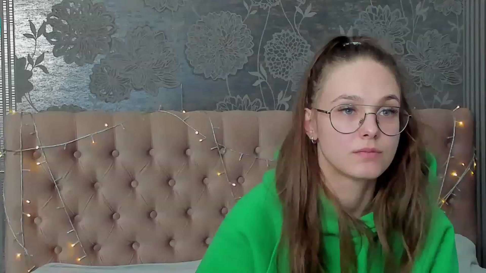 Gallery image thumbnail from JenifferLux's myfreecams stream on, 03/31/2023, 17:28 image 4 of 20