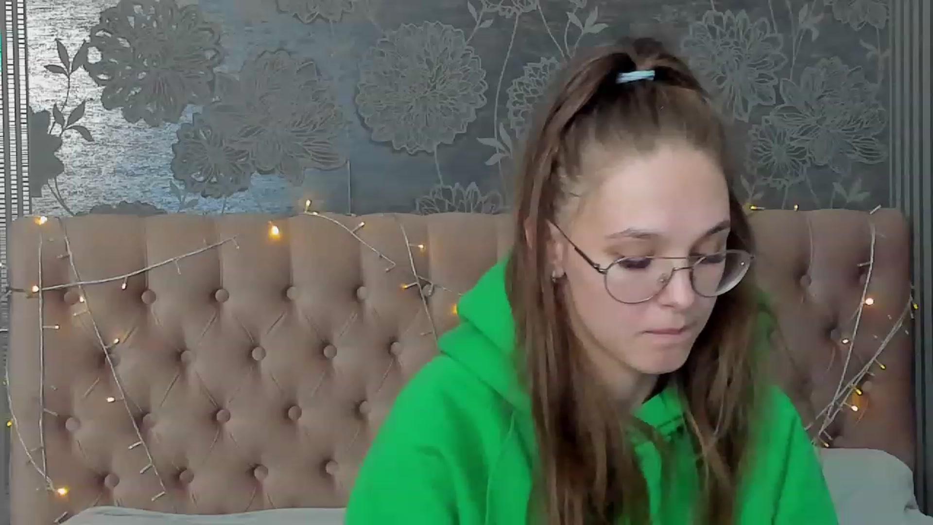 Gallery image thumbnail from JenifferLux's myfreecams stream on, 03/31/2023, 17:28 image 13 of 20