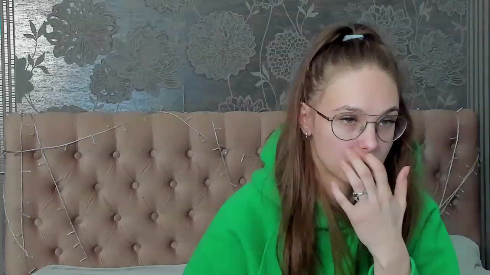 Gallery image thumbnail from JenifferLux's myfreecams stream on, 03/31/2023, 17:28 image 2 of 20