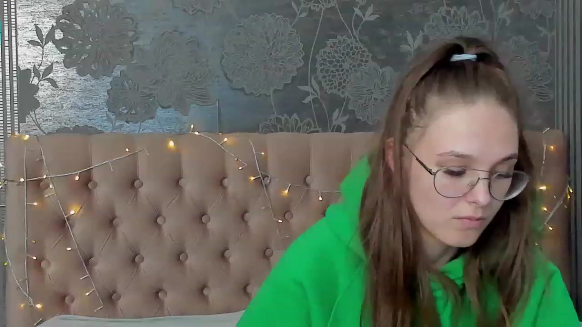 Gallery image thumbnail from JenifferLux's myfreecams stream on, 03/31/2023, 17:28 image 9 of 20