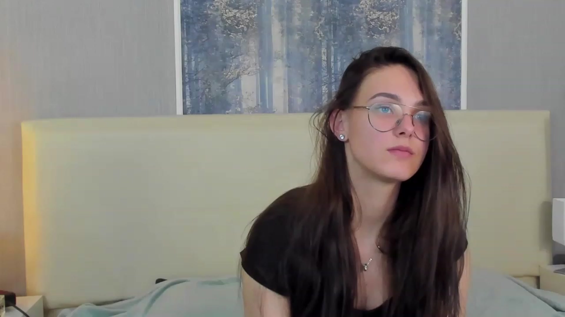 Gallery image thumbnail from JenifferLux's myfreecams stream on, 05/04/2023, 17:43 image 13 of 20