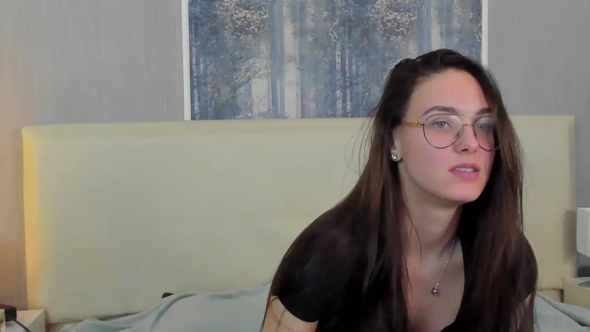 Gallery image thumbnail from JenifferLux's myfreecams stream on, 05/04/2023, 17:43 image 15 of 20