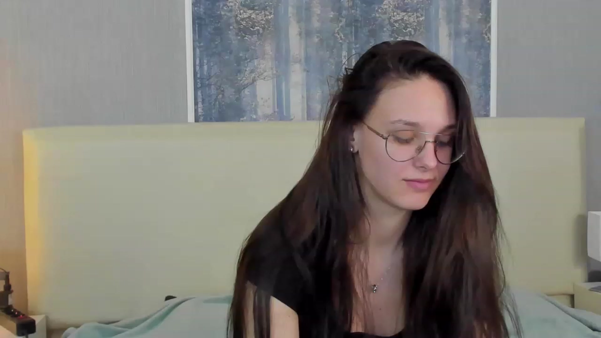 Gallery image thumbnail from JenifferLux's myfreecams stream on, 05/04/2023, 17:43 image 1 of 20