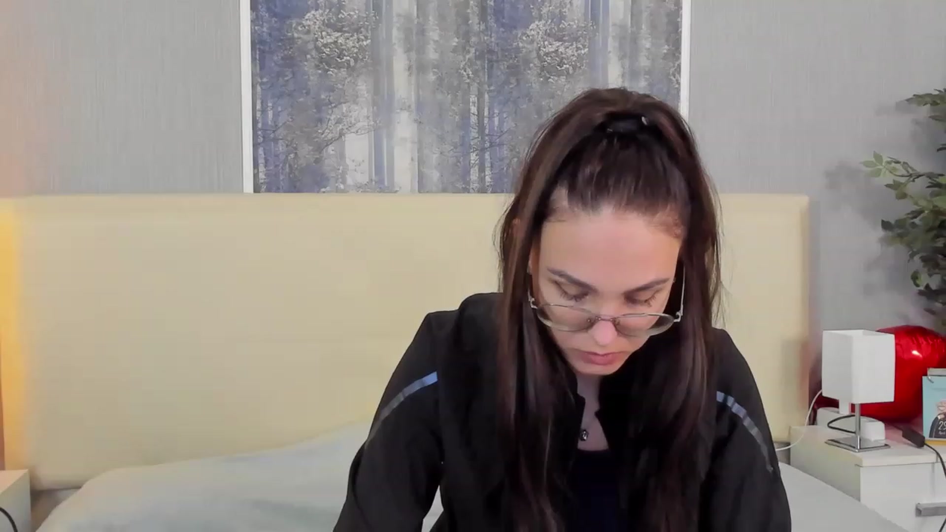 Gallery image thumbnail from JenifferLux's myfreecams stream on, 05/05/2023, 18:32 image 1 of 20