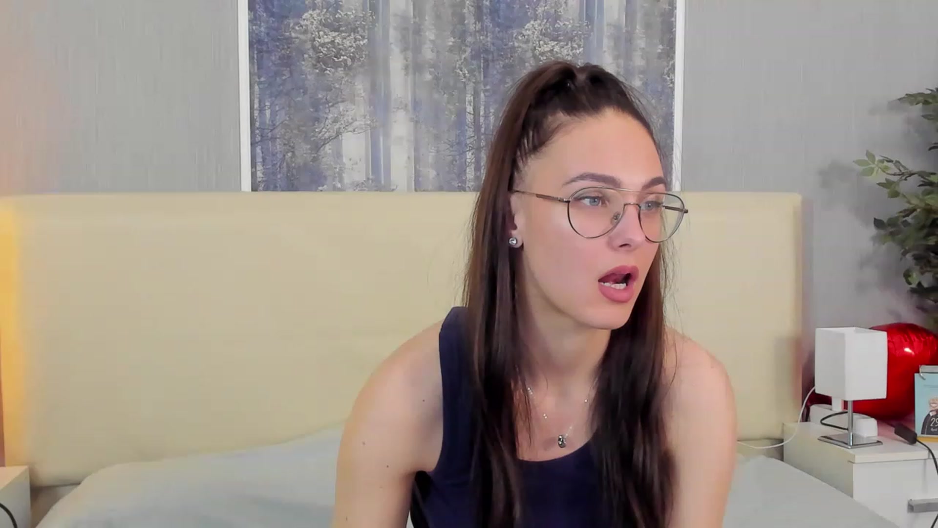 Gallery image thumbnail from JenifferLux's myfreecams stream on, 05/05/2023, 18:32 image 20 of 20