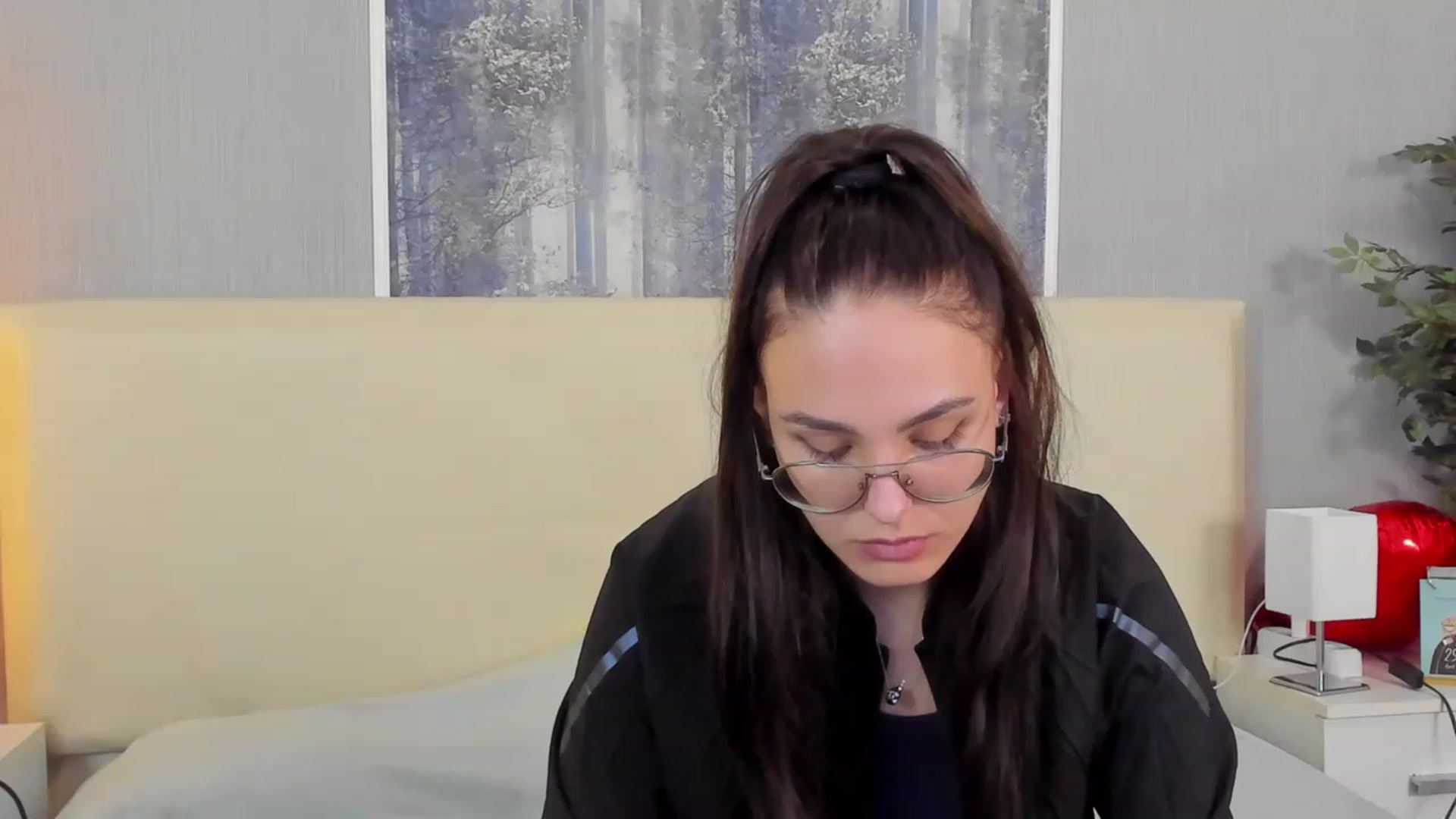 Gallery image thumbnail from JenifferLux's myfreecams stream on, 05/05/2023, 18:32 image 7 of 20