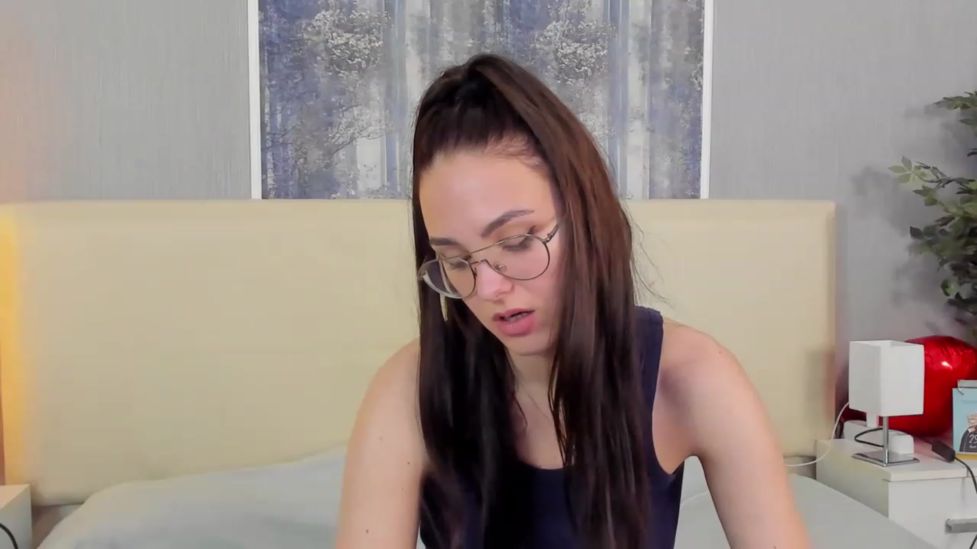 Gallery image thumbnail from JenifferLux's myfreecams stream on, 05/05/2023, 18:32 image 18 of 20