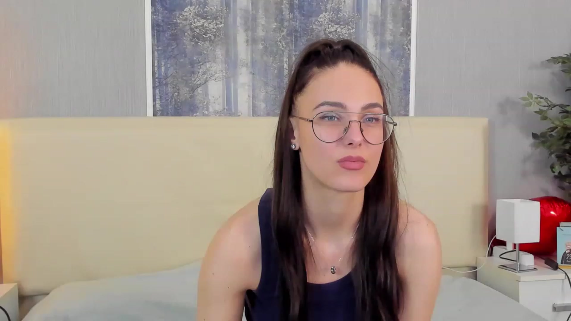 Gallery image thumbnail from JenifferLux's myfreecams stream on, 05/05/2023, 18:32 image 19 of 20
