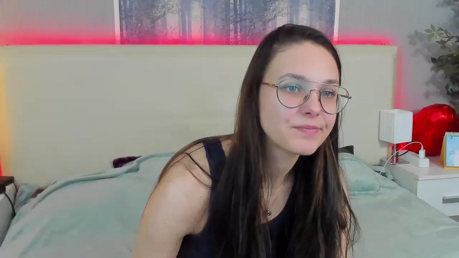 Gallery image thumbnail from JenifferLux's myfreecams stream on, 05/14/2023, 17:23 image 7 of 20