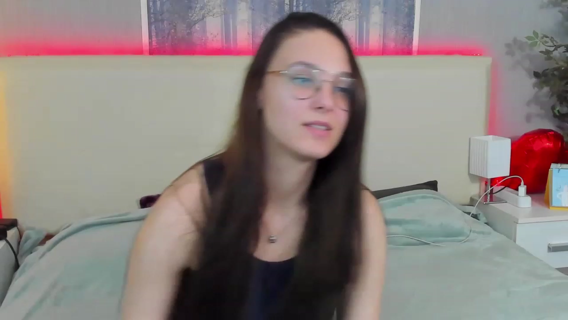 Gallery image thumbnail from JenifferLux's myfreecams stream on, 05/14/2023, 17:23 image 9 of 20
