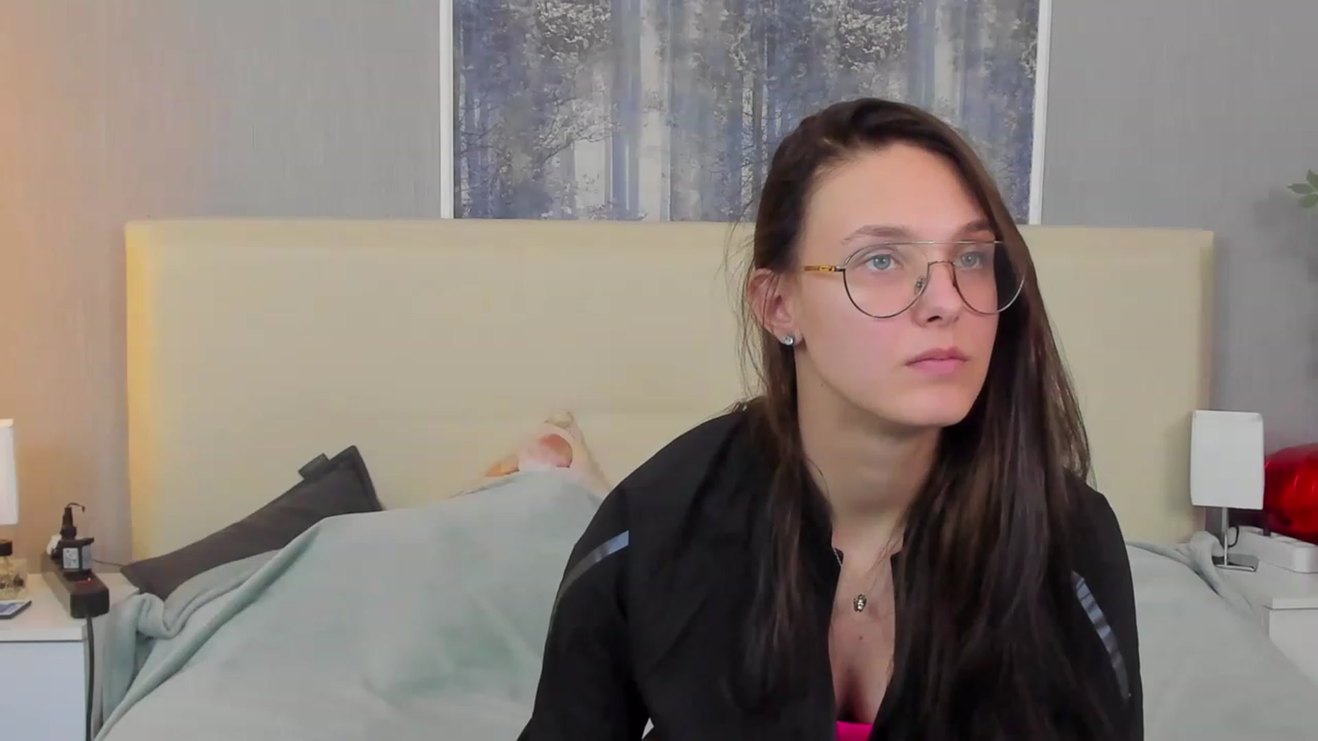 Gallery image thumbnail from JenifferLux's myfreecams stream on, 05/18/2023, 14:17 image 19 of 20