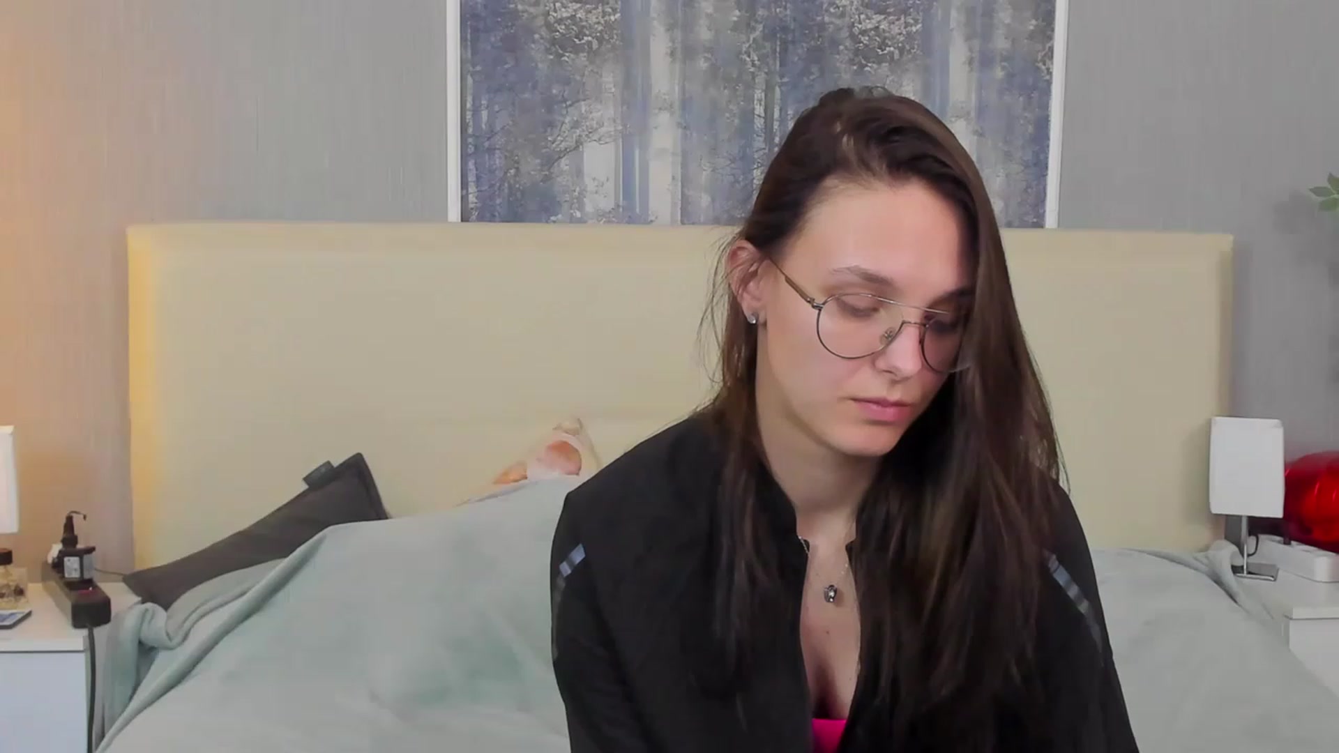 Gallery image thumbnail from JenifferLux's myfreecams stream on, 05/18/2023, 14:17 image 13 of 20