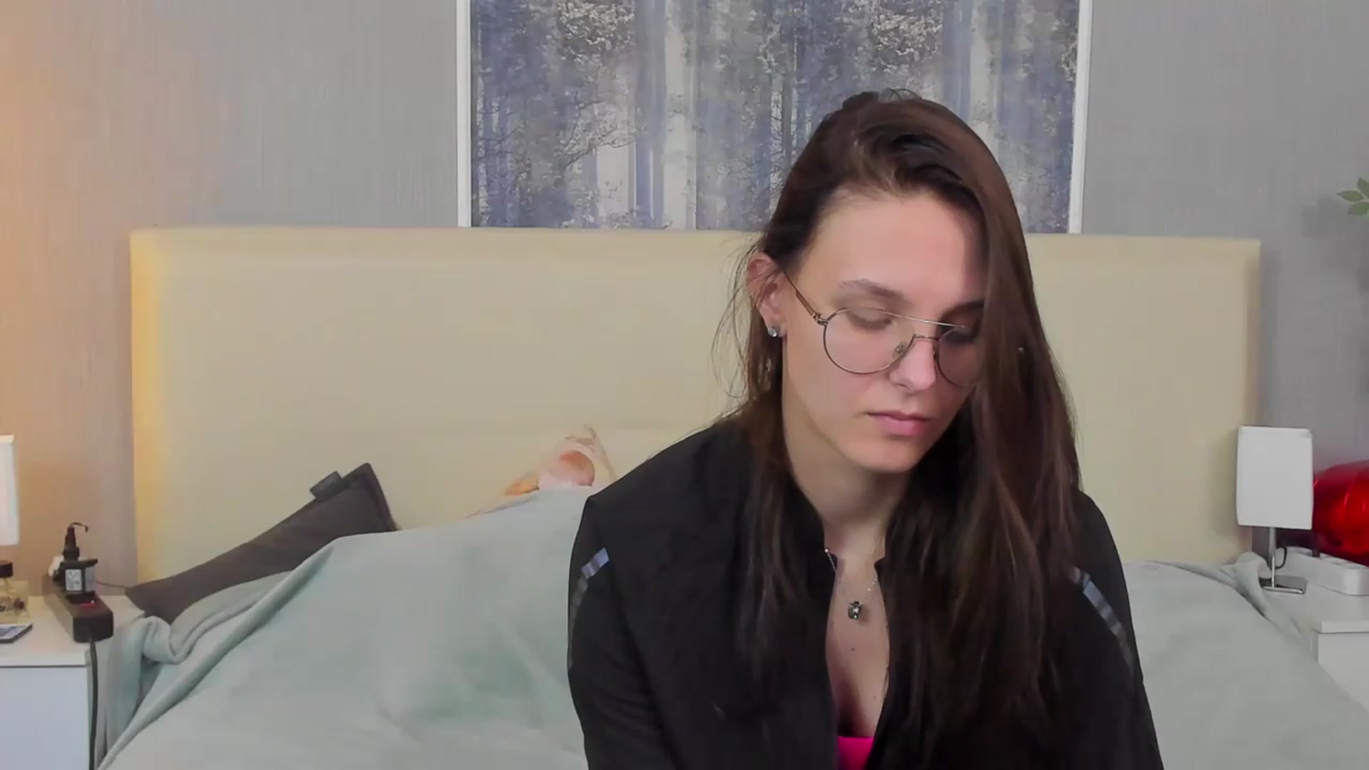 Gallery image thumbnail from JenifferLux's myfreecams stream on, 05/18/2023, 14:17 image 14 of 20