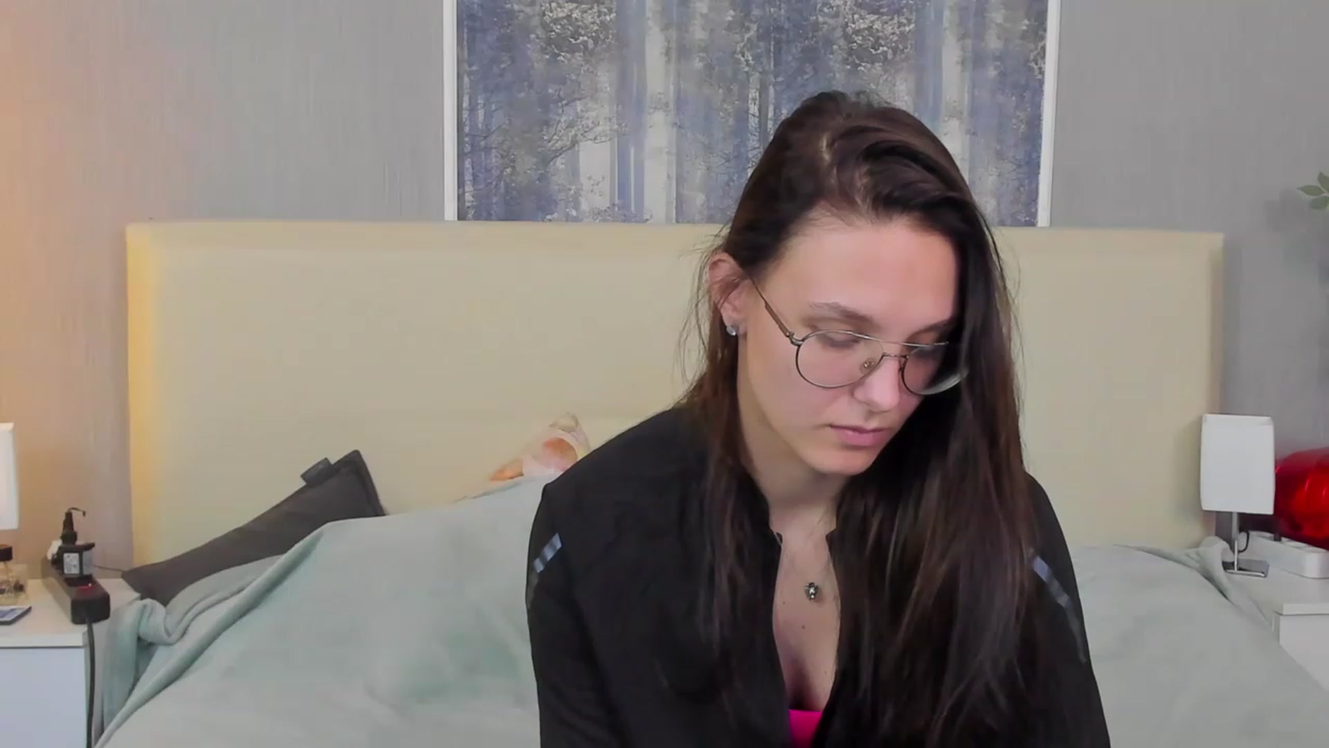 Gallery image thumbnail from JenifferLux's myfreecams stream on, 05/18/2023, 14:17 image 2 of 20