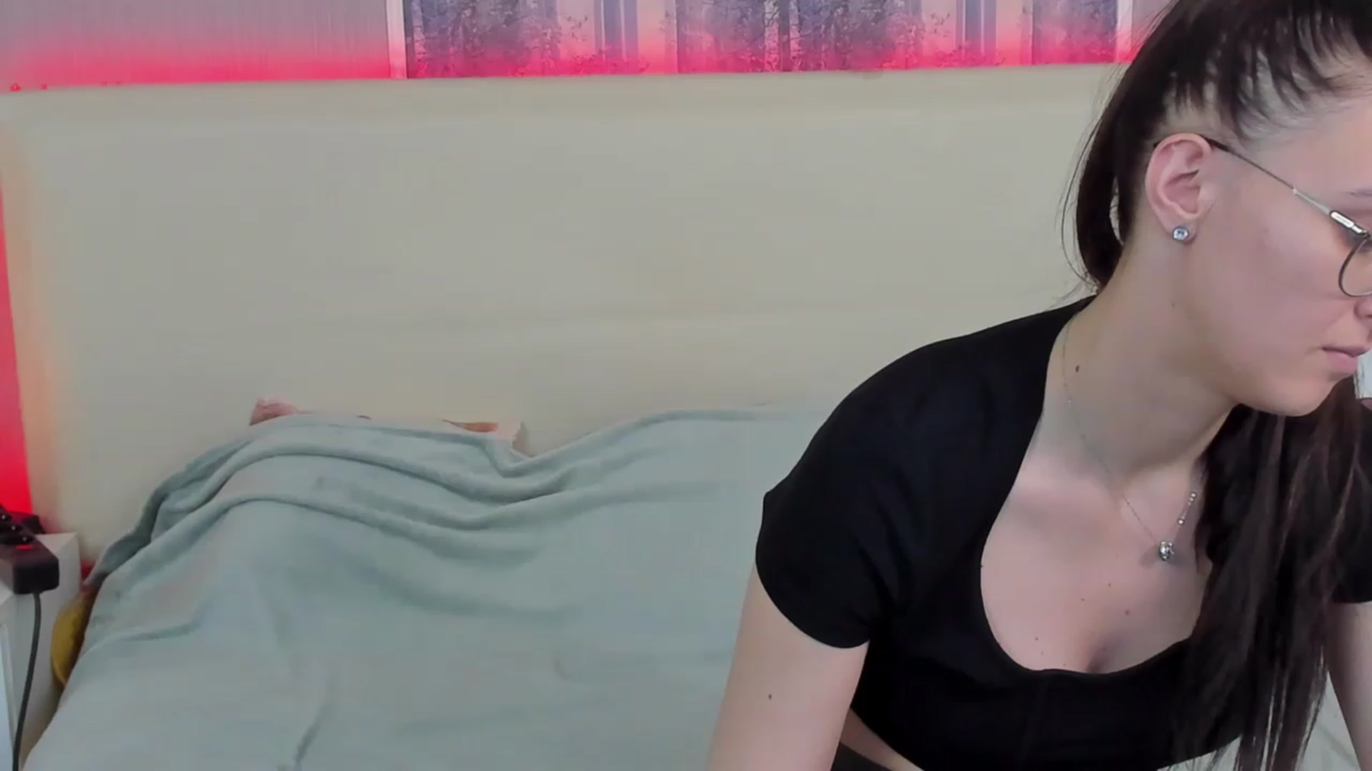 Gallery image thumbnail from JenifferLux's myfreecams stream on, 05/20/2023, 16:56 image 17 of 20