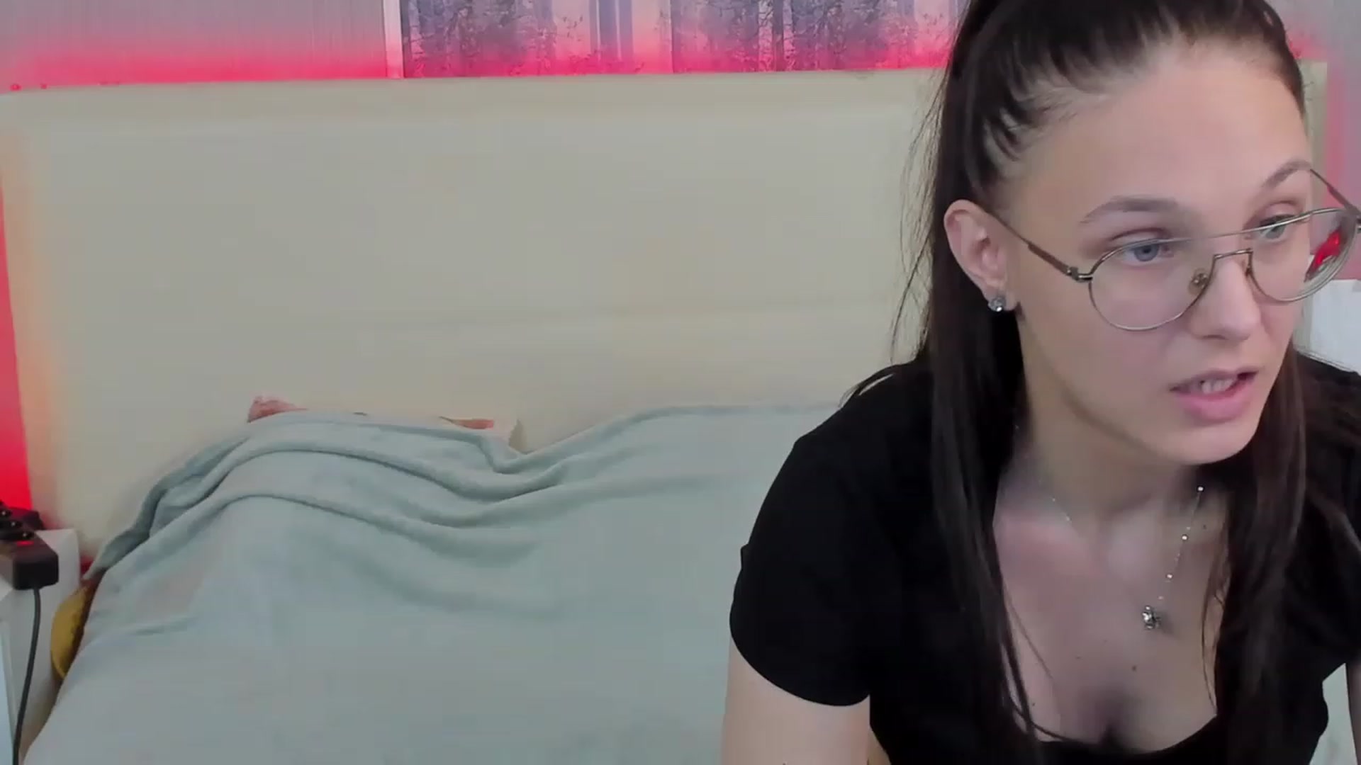 Gallery image thumbnail from JenifferLux's myfreecams stream on, 05/20/2023, 16:56 image 4 of 20