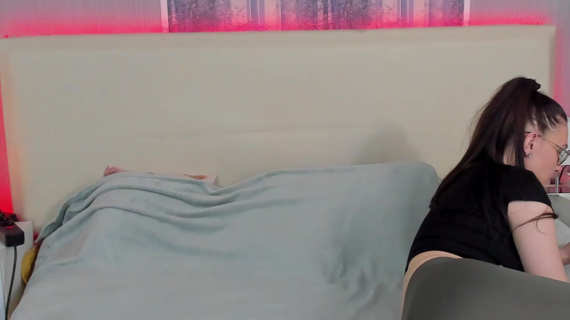 Gallery image thumbnail from JenifferLux's myfreecams stream on, 05/20/2023, 16:56 image 8 of 20