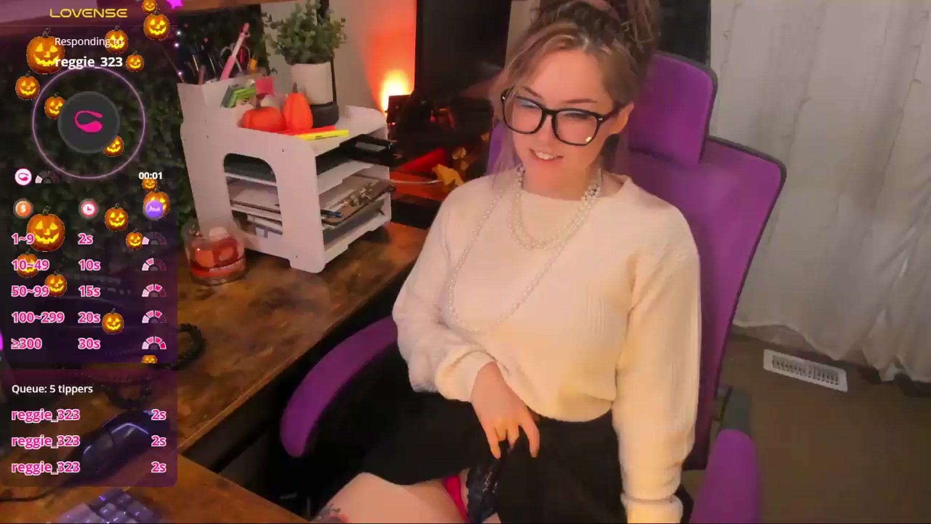 Gallery image thumbnail from JennKenobi's myfreecams stream on, 10/16/2024, 18:05 image 1 of 20
