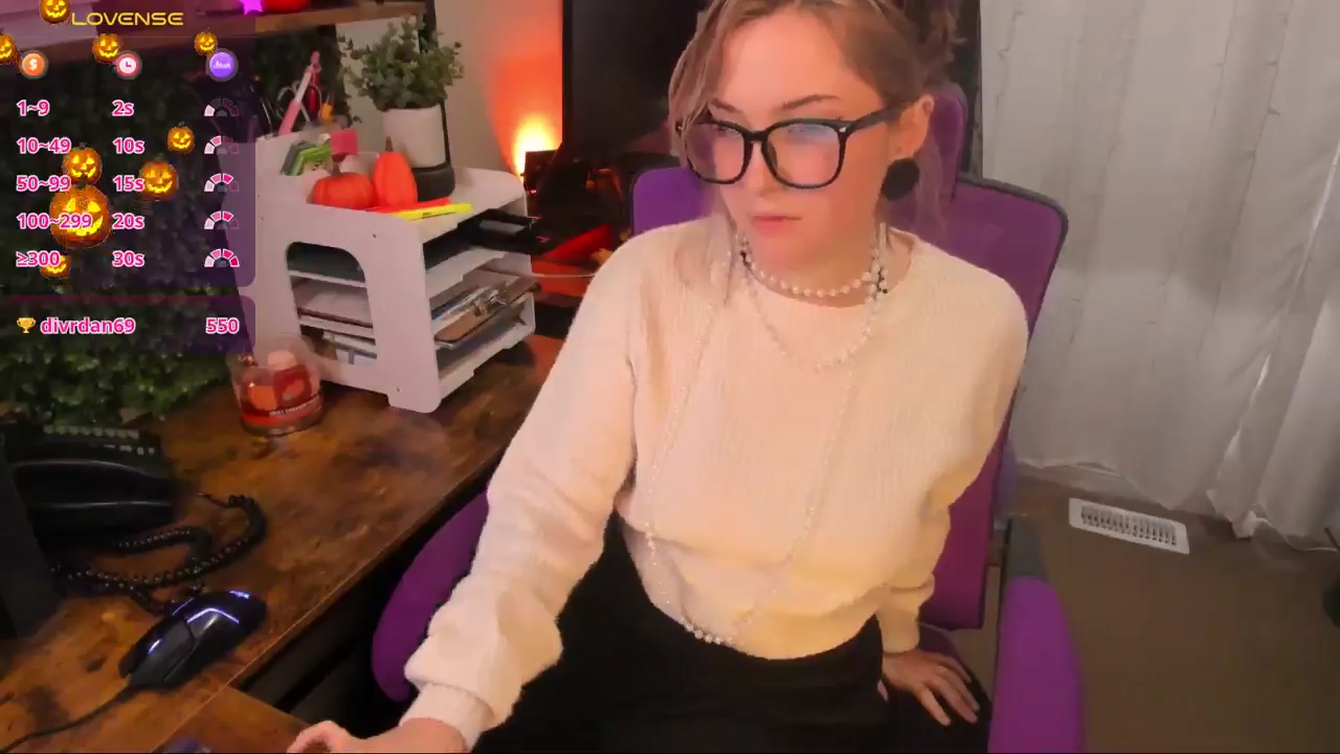 Gallery image thumbnail from JennKenobi's myfreecams stream on, 10/16/2024, 18:05 image 4 of 20