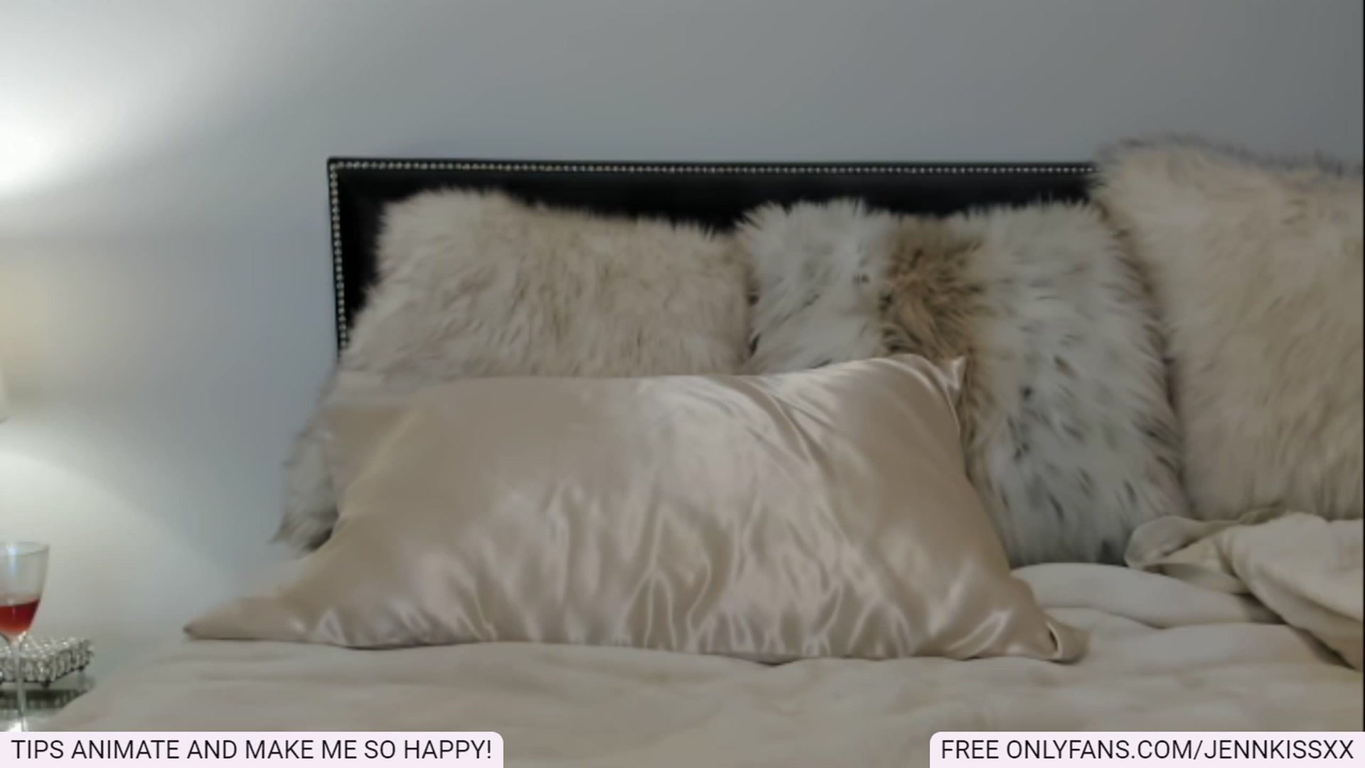 Gallery image thumbnail from Jenn_Kiss's myfreecams stream on, 12/16/2022, 08:35 image 7 of 20