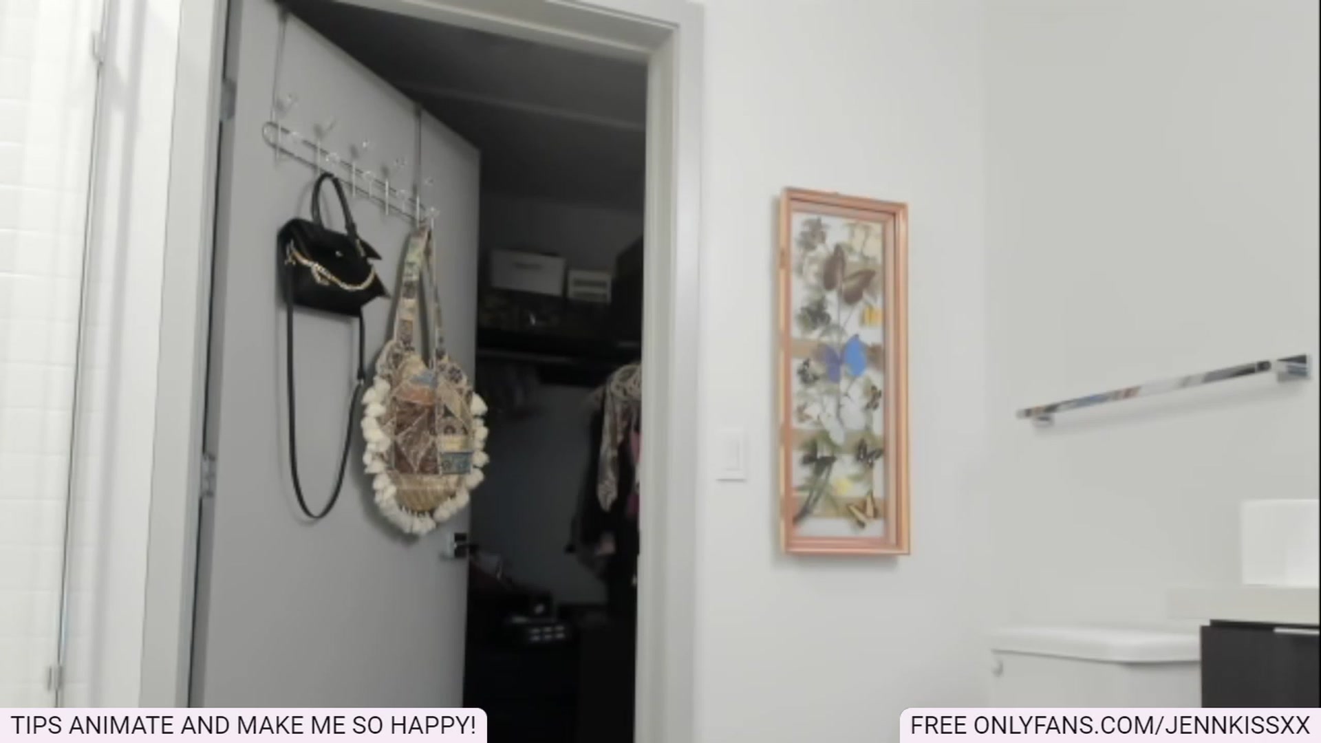 Gallery image thumbnail from Jenn_Kiss's myfreecams stream on, 12/21/2022, 23:00 image 19 of 20