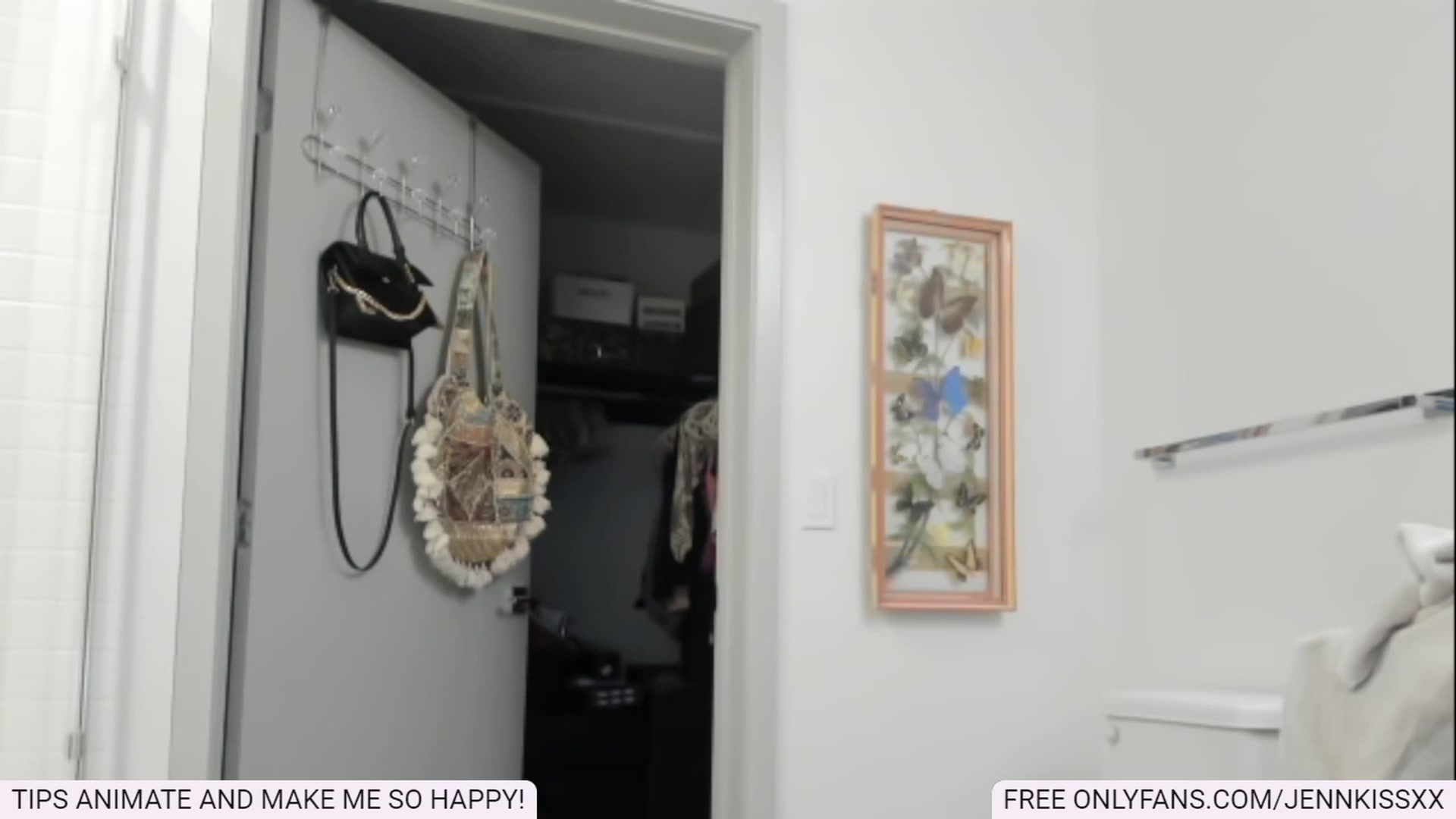 Gallery image thumbnail from Jenn_Kiss's myfreecams stream on, 12/21/2022, 23:00 image 17 of 20