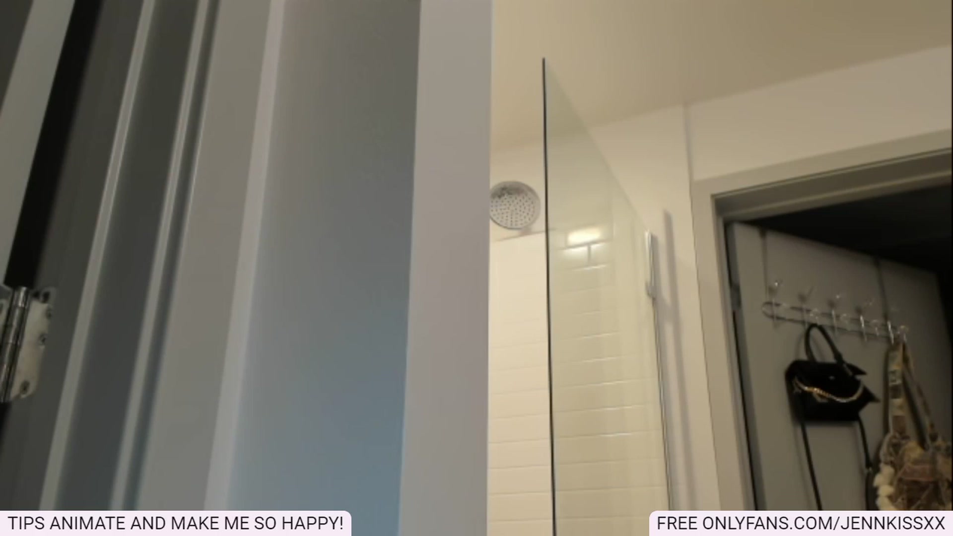 Gallery image thumbnail from Jenn_Kiss's myfreecams stream on, 12/21/2022, 23:00 image 14 of 20
