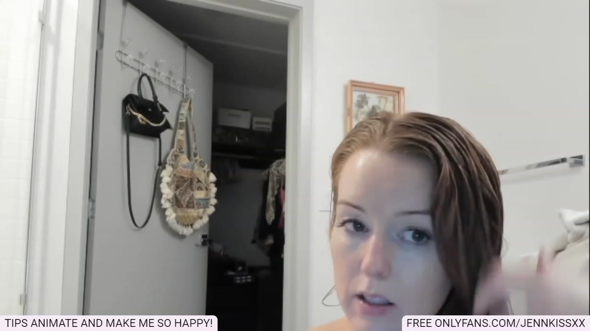 Gallery image thumbnail from Jenn_Kiss's myfreecams stream on, 12/21/2022, 23:00 image 16 of 20