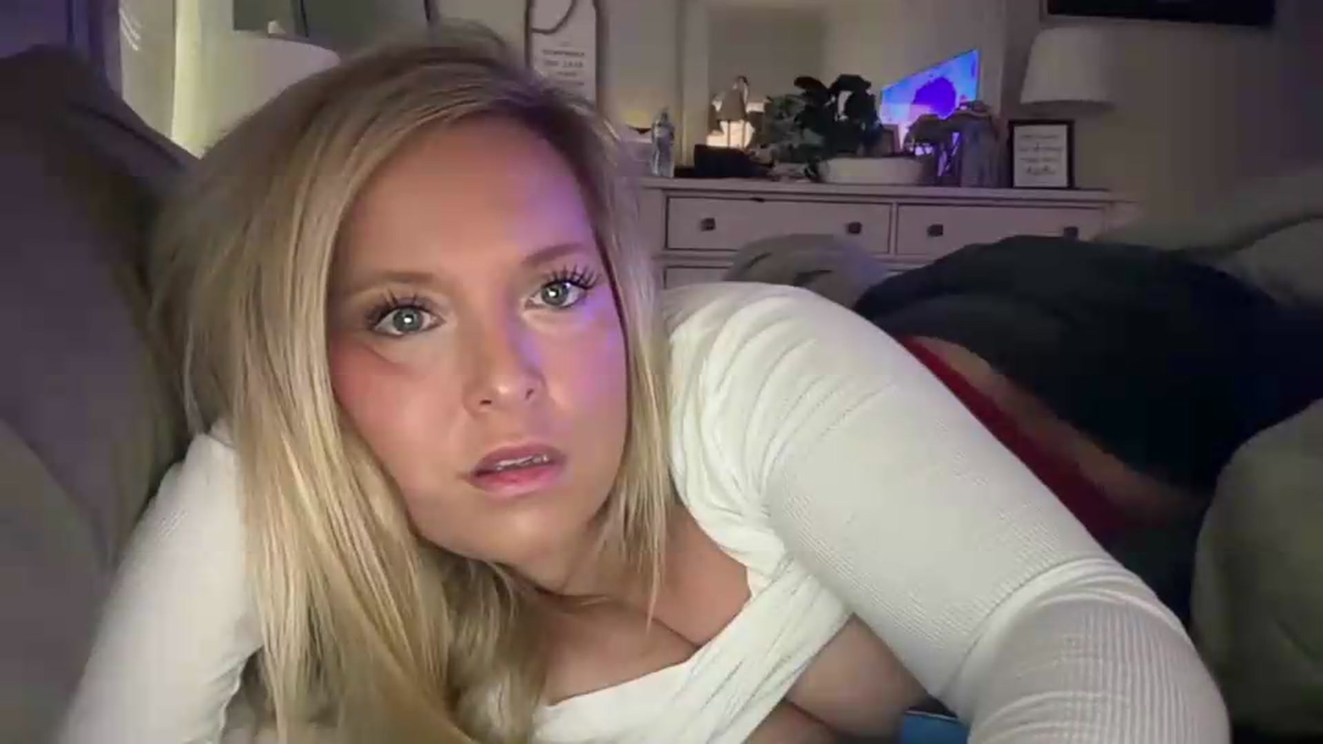 Gallery image thumbnail from JennaLynn784's myfreecams stream on, 07/31/2026, 19:18 image 18 of 20