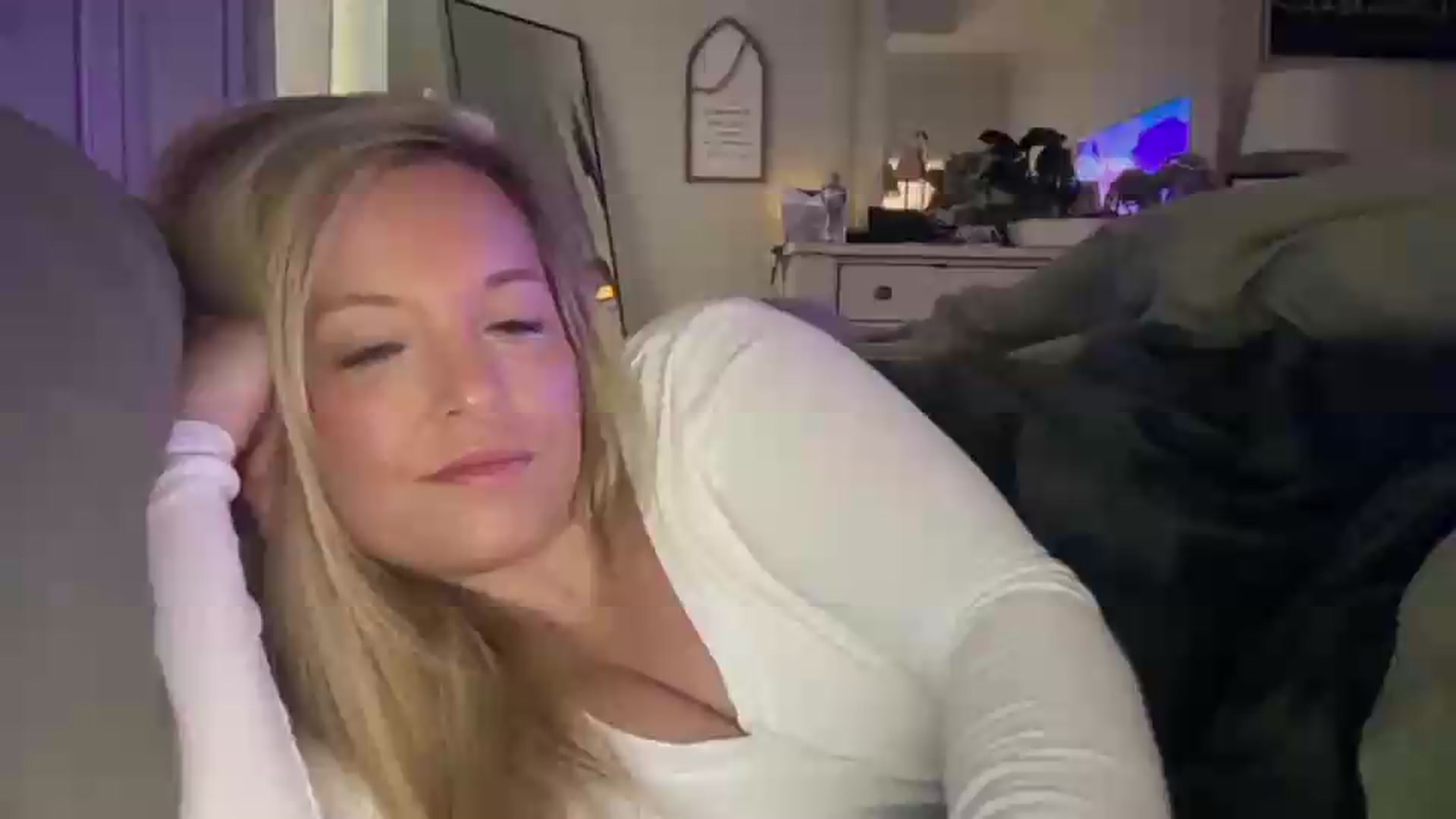 Gallery image thumbnail from JennaLynn784's myfreecams stream on, 07/31/2026, 19:18 image 3 of 20