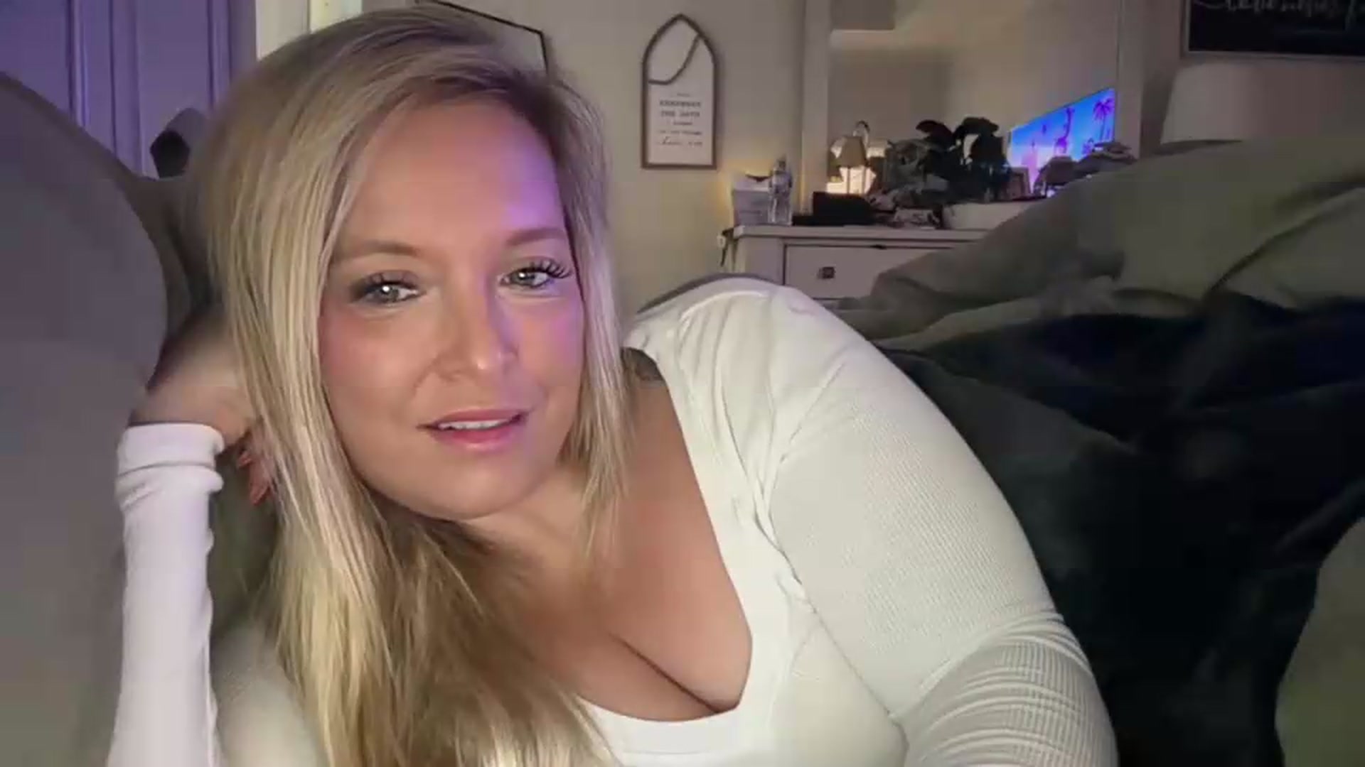 Gallery image thumbnail from JennaLynn784's myfreecams stream on, 07/31/2026, 19:18 image 2 of 20
