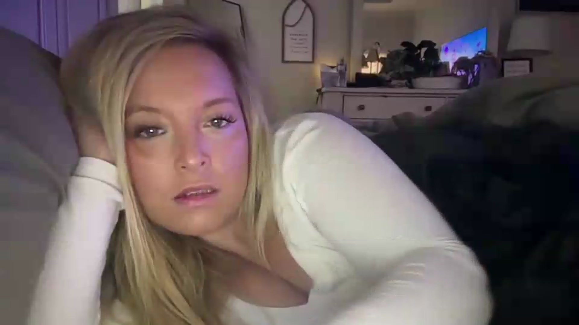 Gallery image thumbnail from JennaLynn784's myfreecams stream on, 07/31/2026, 19:18 image 10 of 20