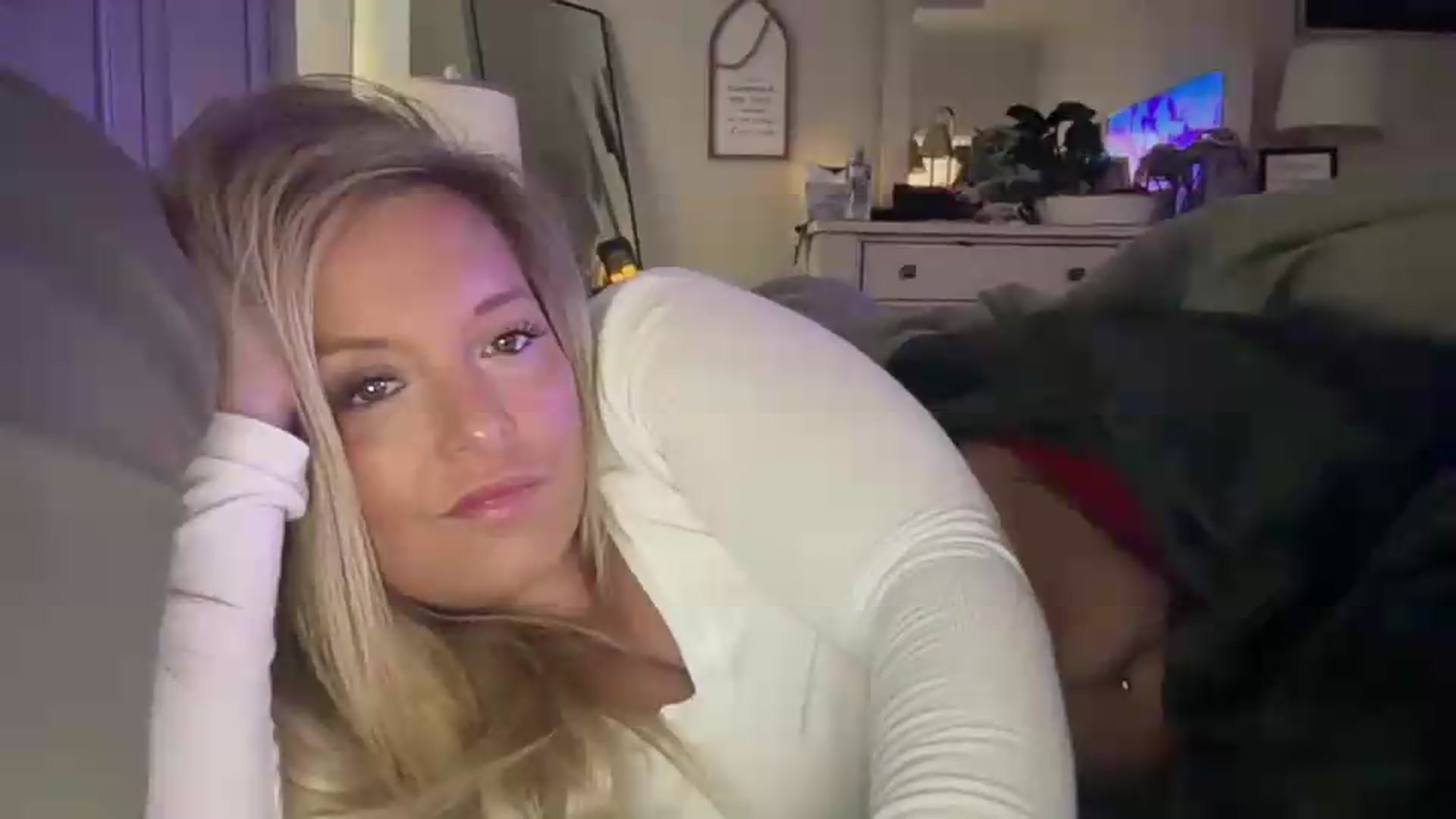 Gallery image thumbnail from JennaLynn784's myfreecams stream on, 07/31/2026, 19:18 image 7 of 20