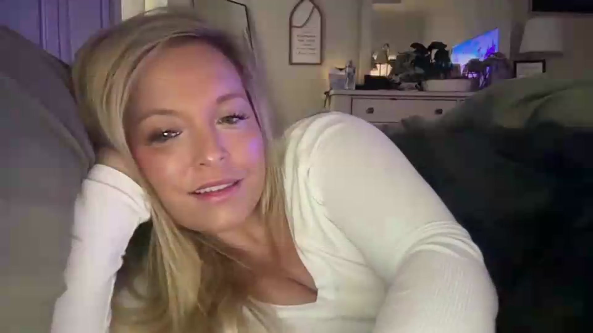 Gallery image thumbnail from JennaLynn784's myfreecams stream on, 07/31/2026, 19:18 image 8 of 20