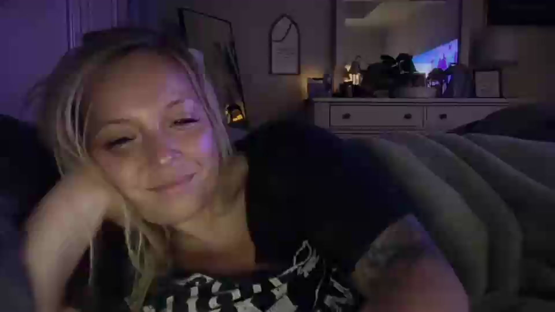 Gallery image thumbnail from JennaLynn784's myfreecams stream on, 08/05/2026, 05:49 image 15 of 20