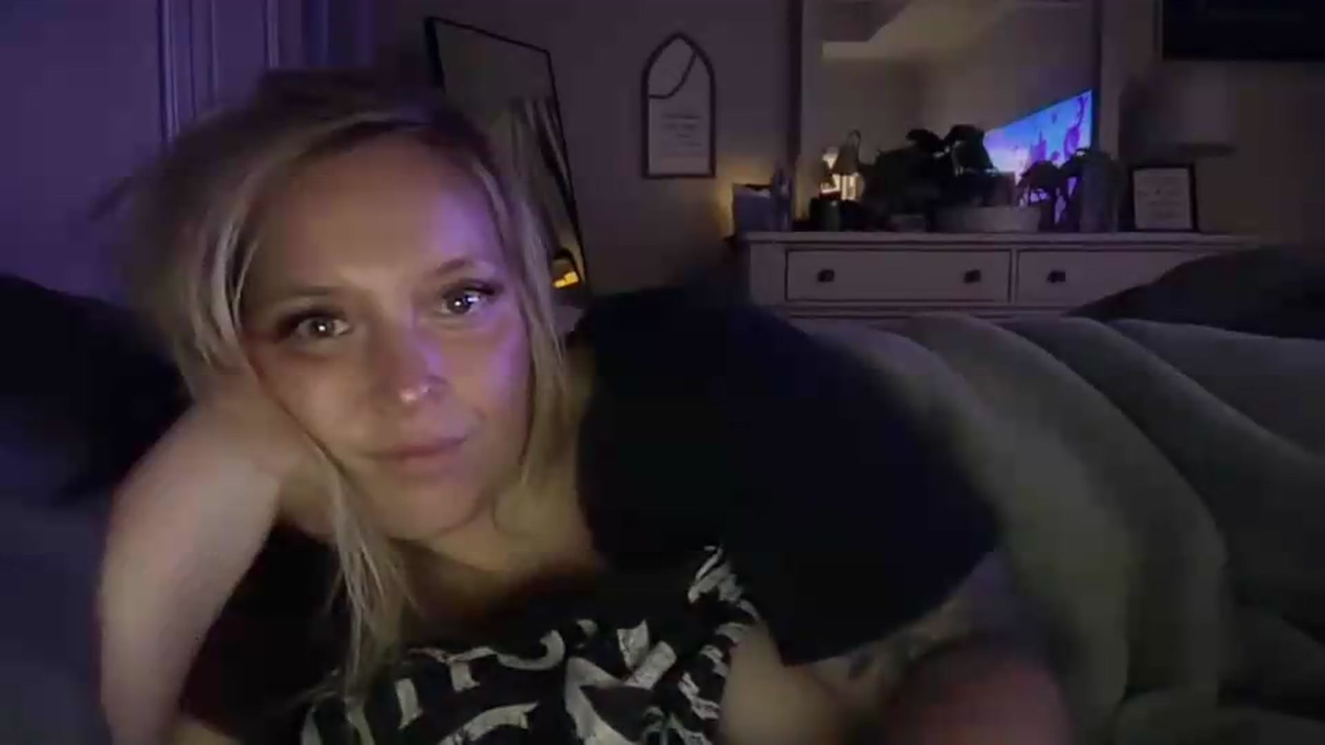 Gallery image thumbnail from JennaLynn784's myfreecams stream on, 08/05/2026, 05:49 image 18 of 20